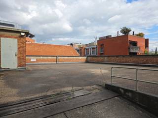 7 autostaanplaatsen te koop op A locatie in het centrum van Antwerpen (2000).Parkeerplaatsen zijn te koop in een lot van 7 stuks ofwel in een lot van...