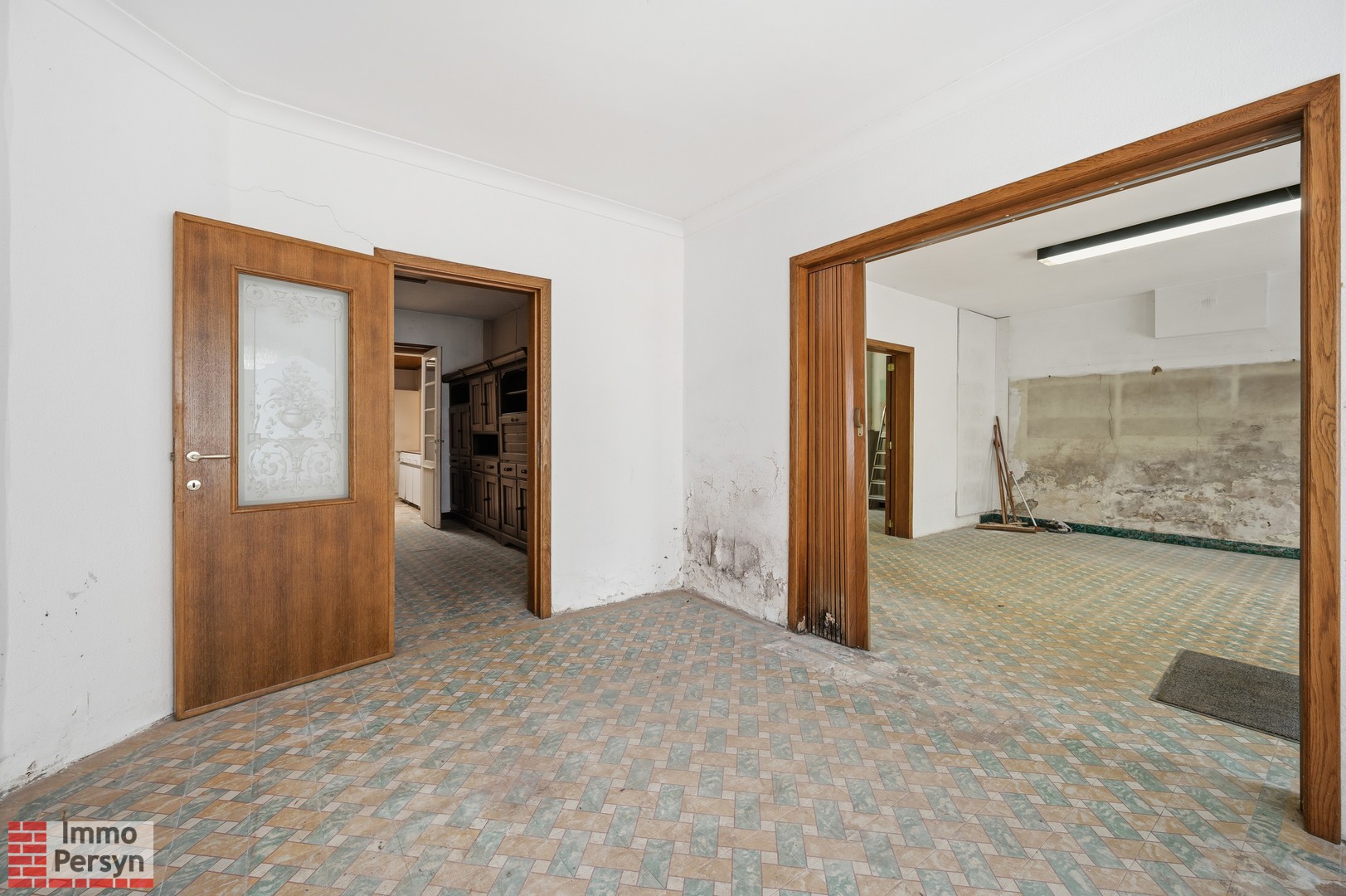 Te renoveren woning met zuidtuin en achteringang met garages - foto 5