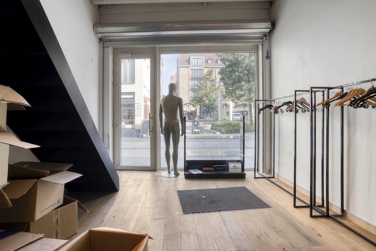 Commercial property with apartment for sale in the center of Kortrijk - photo 3