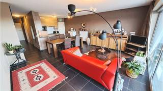 Ruim 2-slaapkamerappartement met 2 TERRASSEN op een uitstekende ligging in Brugge. Een instapklare en energiezuinige woongelegenheid met een mooie eigentijdse afwerking en met een interessante ligging in Brugge, dichtbij het centrum van Brugge en bus- en treinstation. ** + Energielabel A! ** + Asbestveilig! ** + Geen renovatieplicht! ** + Uitstekende Mobiscore van 9,1 op 10! ** + Thans verhuurd en dus ook interessant als vastgoedinvestering! ** ** Omvat een inkom, lichtrijke living met ingerichte open keuken, berging met voorziening wasmachine, 2 slaapkamers, badkamer met douche en voorziening wasmachine en 2 terrassen. ** ** Met mogelijkheid tot bijhuren autostandplaats ** #vastgoedinvestering #leukwonen #brugge ** ** Bruikbare vloeroppervlakte 88 m²
