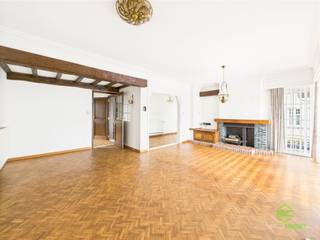 Op wandelafstand van het centrum van Wellen is deze gelijkvloers instapklare woning gelegen.Verschillende scholen, supermarkt, horeca, dokter,...