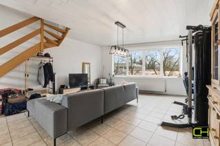 Dit appartement bevindt zich in een aangename en rustige woonomgeving in Mariakerke, waar comfortabel wonen hand in hand gaat met een...