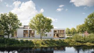 <p>Residentie Bellewater is een hedendaags en stijlvol woonproject in Bellem, een charmante deelgemeente van Aalter, gelegen aan het kanaal Gent-Brugge. Het elegante hoekgebouw bestaat uit drie bouwlagen en een ondergrondse kelderverdieping, en omvat 11 lichtrijke appartementen met 1, 2 of 3 slaapkamers, aangevuld met een handelsruimte op het gelijkvloers. Elk appartement is doordacht ingedeeld met een focus op licht, ruimte en comfort. Grote raampartijen zorgen voor overvloedig natuurlijk daglicht en bieden panoramisch uitzicht op het rustgevende kanaal of de zonnige, zuidwestgerichte binnentuin. De leefruimtes sluiten naadloos aan op een ruim terras, waardoor binnen- en buitenleven harmonieus samenvloeien. Dankzij de ligging in een rustige straat, vlak bij het dorpsplein van Bellem, geniet u van pure rust én alle praktische voordelen. Het station van Bellem (lijn Gent-Brugge) en de nabijheid van de E40 zorgen voor een uitstekende bereikbaarheid richting Gent, Brugge en Brussel. Residentie Bellewater is dé ideale thuisbasis voor wie kwaliteit, rust en mobiliteit moeiteloos wil combineren – een plek waar u elke dag opnieuw met plezier thuiskomt. Bovendien komt dit project in aanmerking voor aankoop aan het verlaagde btw-tarief van 6% (onder voorwaarden). Wenst u meer informatie over dit nieuwe project? Contacteer ons snel en ontvang als eerste alle info. </p><p></p>