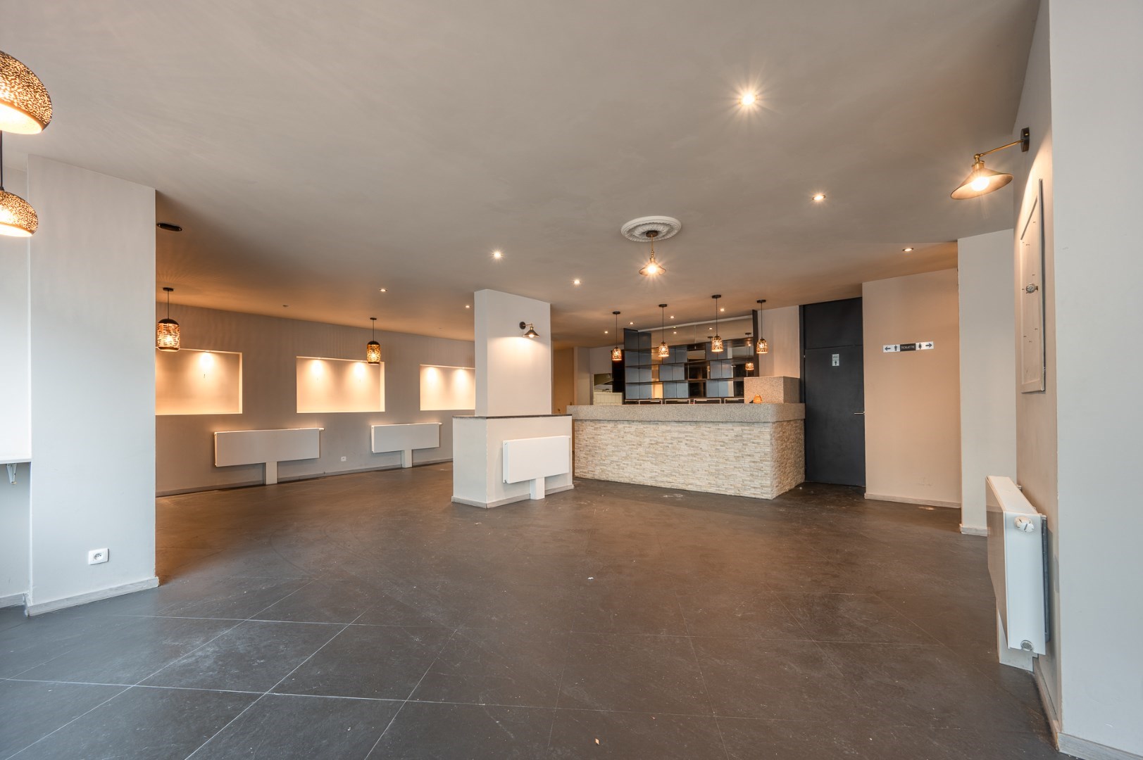 Corner commercial property at a prime location on Kustlaan 24, Knokke. - photo 3