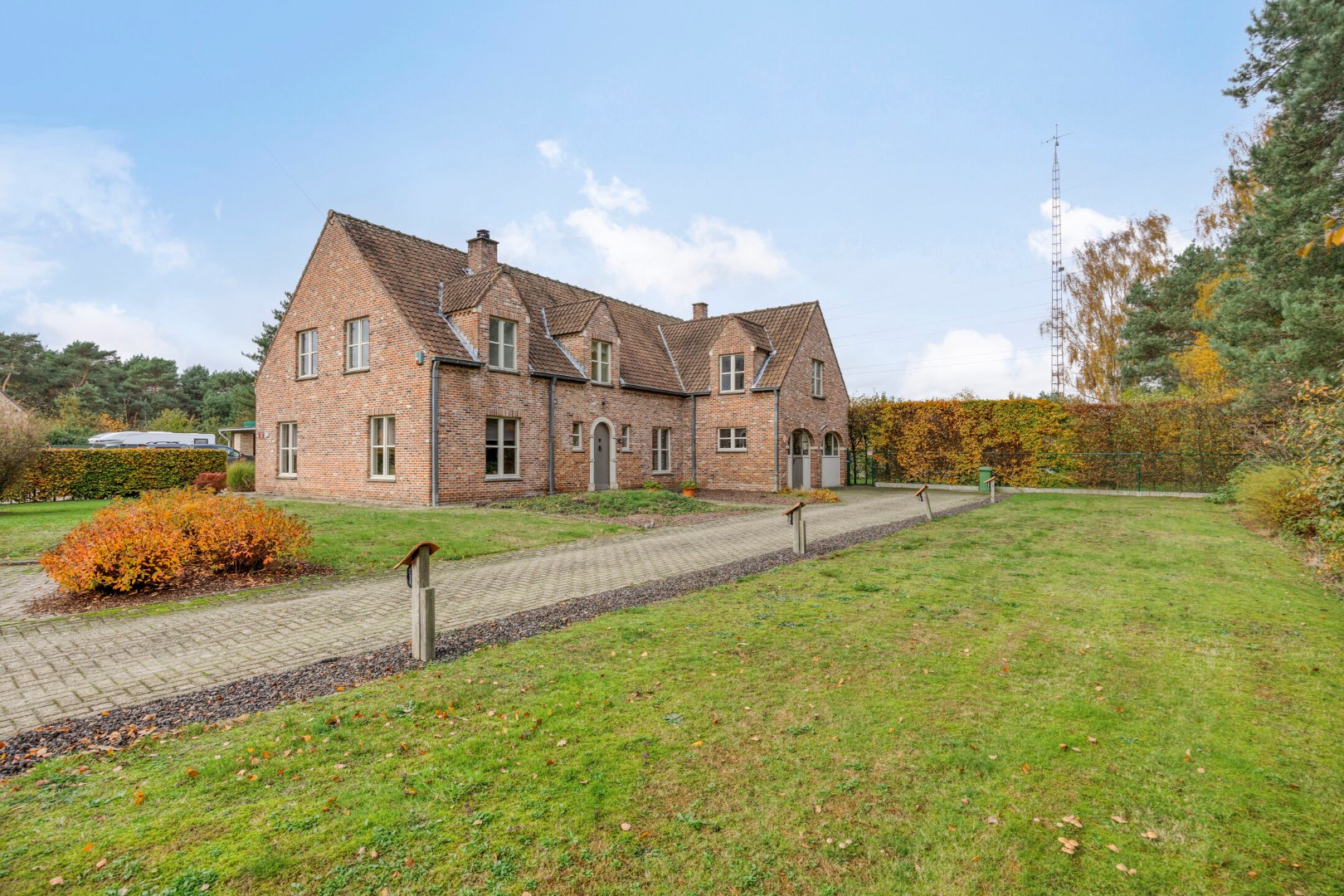 House for sale in Mol with 4 bedrooms - photo 1