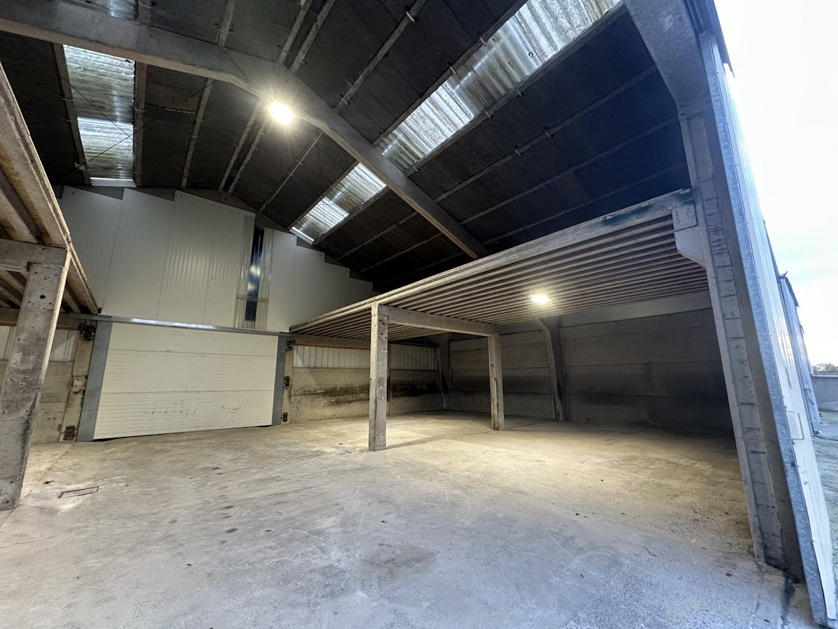 Warehouse of approx. 450 m² for rent in Beselare - photo 2