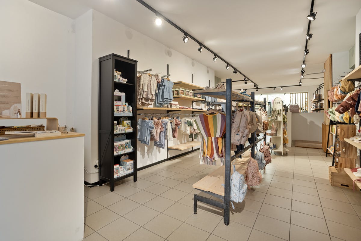 Handelsruimte te huur (160m²) met TOP-visibiliteit in Middelkerke! - foto 2