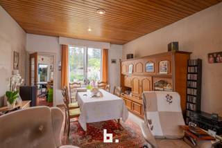 Op een boogscheut van de dorpskern van Sint-Andries is deze woning gelegen langs de Gistelse Steenweg. De woning omvat een leefruimte met...