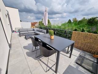 Mooi dakappartement gelegen in een kleinschalig gebouw te Houtvenne. Dit appartement werd compleet gerenoveerd in 2010 met voorziening van centrale...