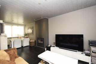 Een leuke woning in Burcht, ideaal gelegen vlakbij winkels, openbaar vervoer en belangrijke invalswegen.We komen de woning binnen via de...