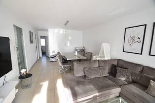 Appartement met twee slaapkamers en volgende eigenschappen:° wonen in een verzorgde residentie° veel lichtinval° modern wonen° op wandelafstand van...