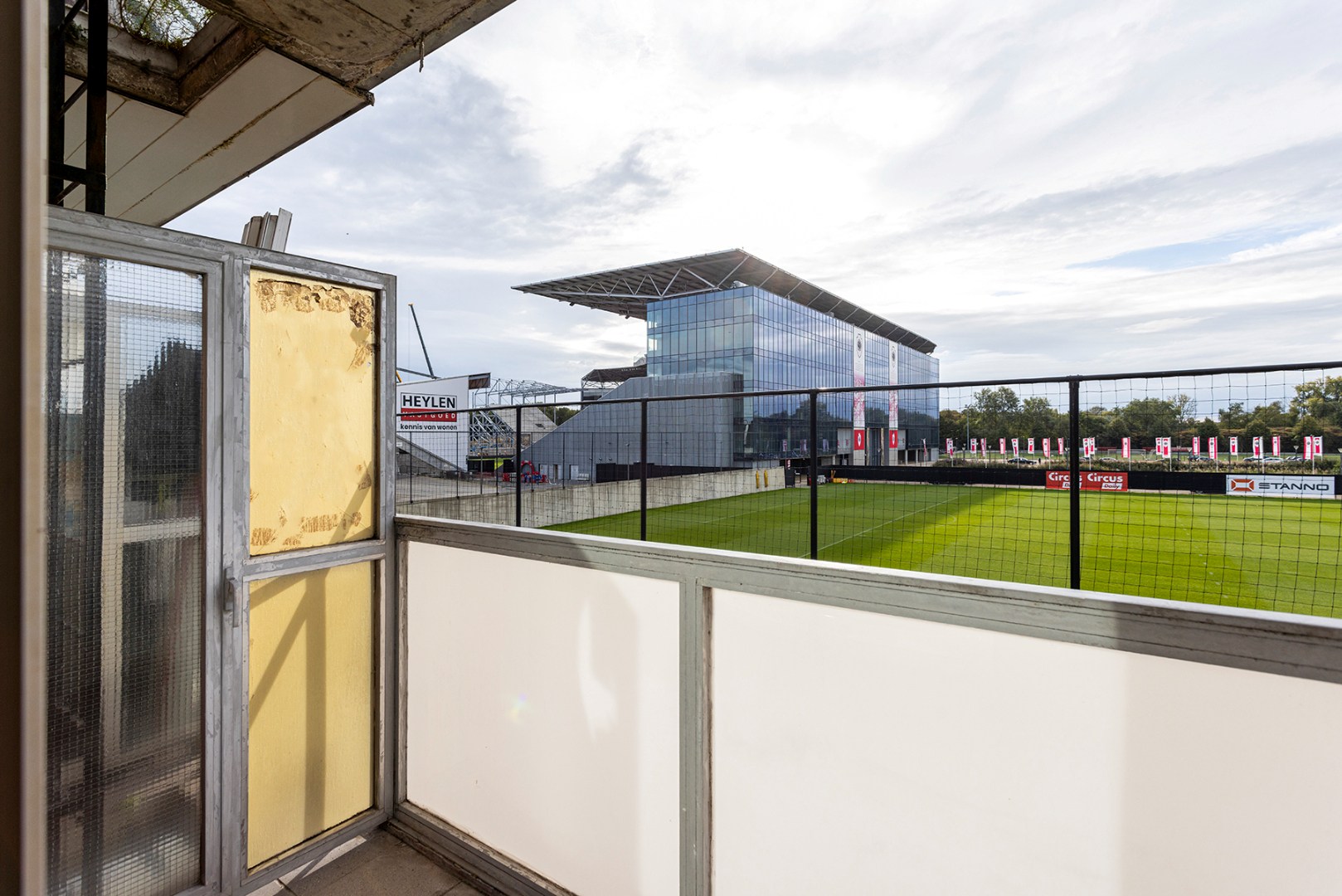 Energiezuinig gerenoveerd 2-slaapkamer appartement (2v) met terras! - foto 4