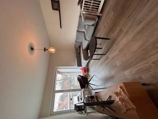 Appartement (100 m²) bestaande uit inkom, apart toilet, keuken en berging, eetruimte en living, 2 slaapkamers, badkamer, terras.+ zuid gerichte...