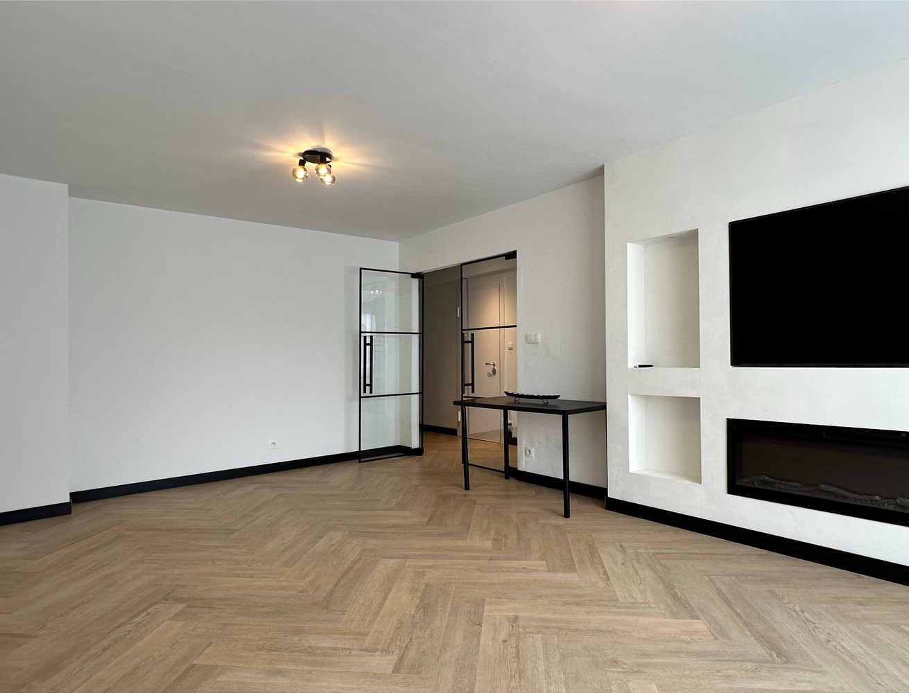 Stijlvol gerenoveerd appartement met 2 slaapkamers op centrale ligging - foto 4