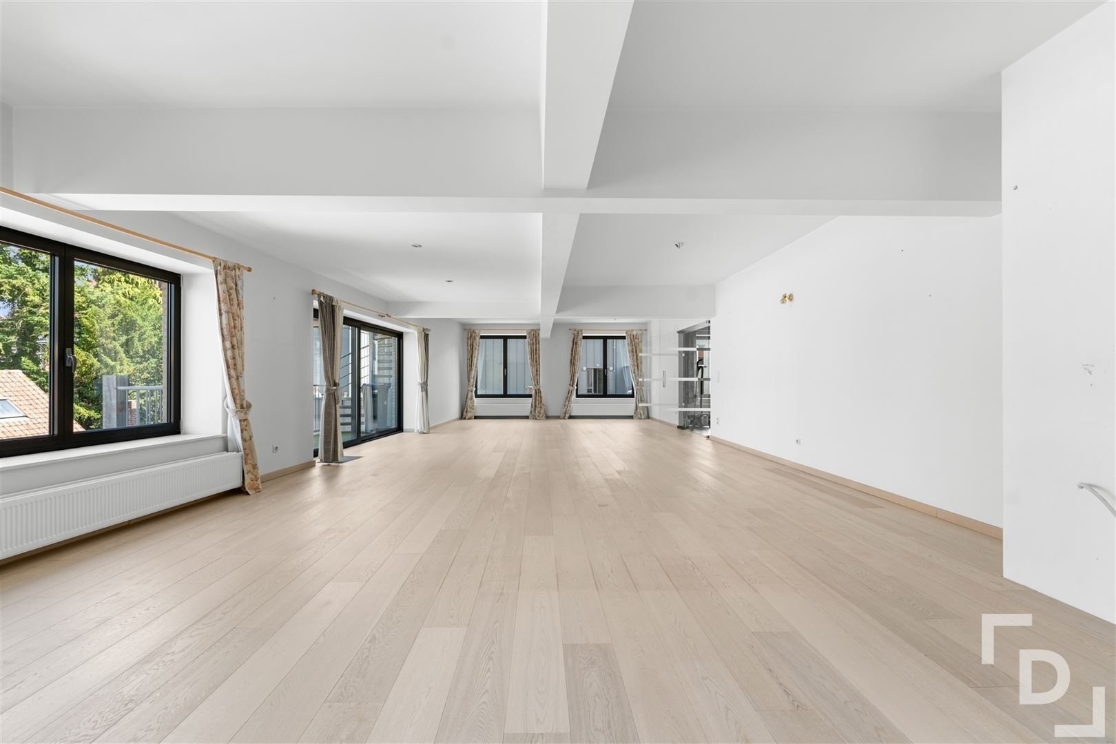 Appartement van 300m² met garage op toplocatie in Ieper - foto 4