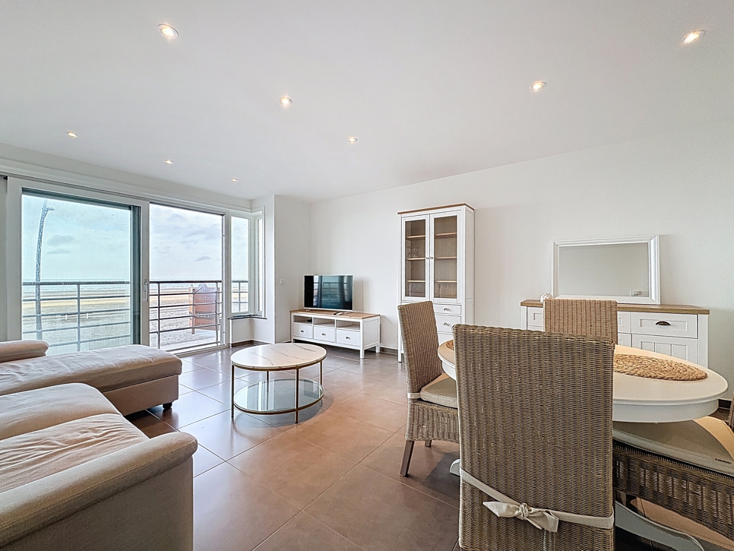 Instapklaar appartement op de Zeedijk van De Panne. - foto 2