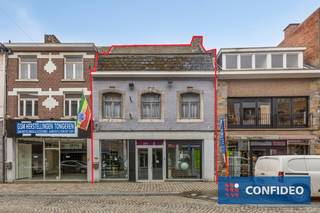 Te renoveren handelshuis met de volgende eigenschappen:<br />° uitmuntende locatie<br />° ruime oppervlakte<br />° diverse mogelijkheden<br /><br />Momenteel is de indeling als volgt:<br /><br />° Niveau -1<br />kelder<br /><br />° Niveau 0<br />handelsgedeelte<br /><br />° Niveau +1<br />woongedeelte met ingesloten terras<br /><br />° Niveau +2<br />twee zolderkamers bereikbaar via vaste trap<br /><br />Vraag een bezichtiging aan via immo@confideo.be of telefonisch op het nummer 012 23 23 11.