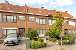 In de prachtige wijk en in een doodlopende straat Nachtegalenhof ligt de Oslostraat. Aan nummer 6 vindt u deze gezellige en instapklare woning...