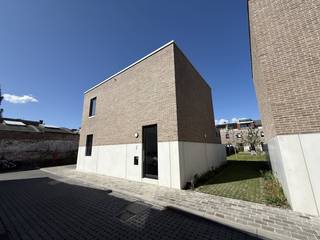 Deze woning te huur in Antwerpen-Zuid ligt op een steenworp van alle hotspots en het bruisende Zuid. Het is gelegen in een rustige gezellige...