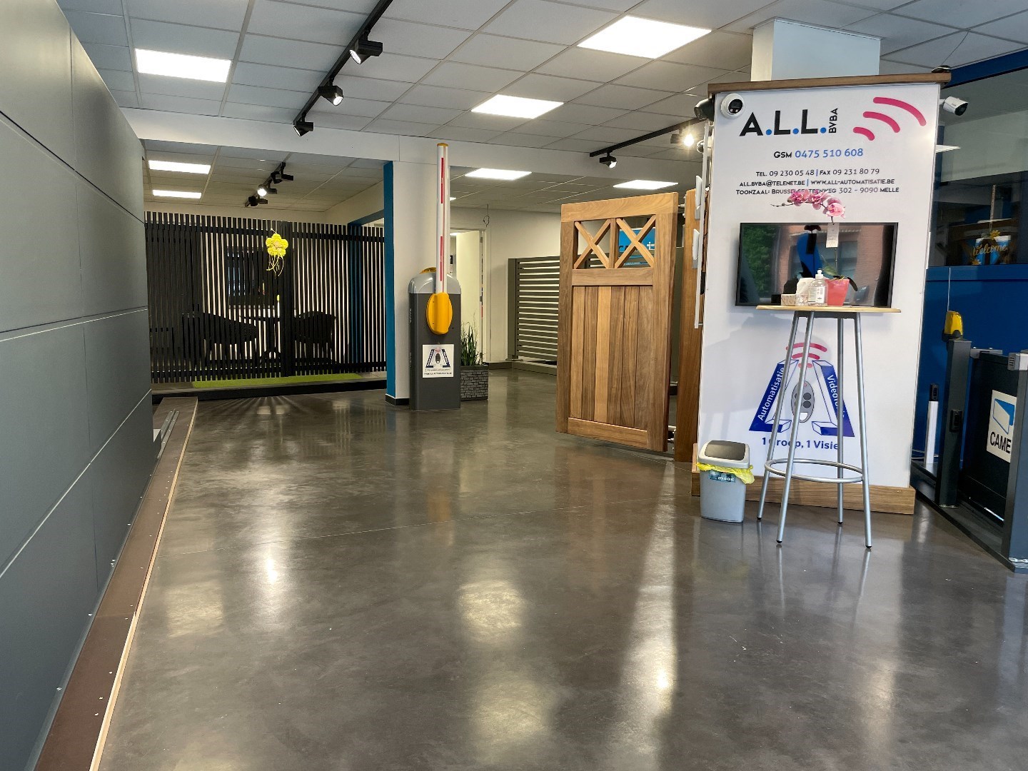 Showroom, atelier en appartement in Merelbeke-Melle, gerenoveerd in 2015, 650.00m² perceeloppervlakte, 226.00m² bewoonbare oppervlakte - foto 2