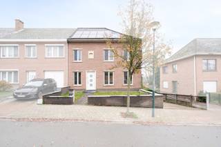Te koop: grondig gerenoveerde halfopen woning in Sint-Stevens-Woluwe, gelegen in een rustige woonkern nabij scholen, park en openbaar vervoer.Deze...