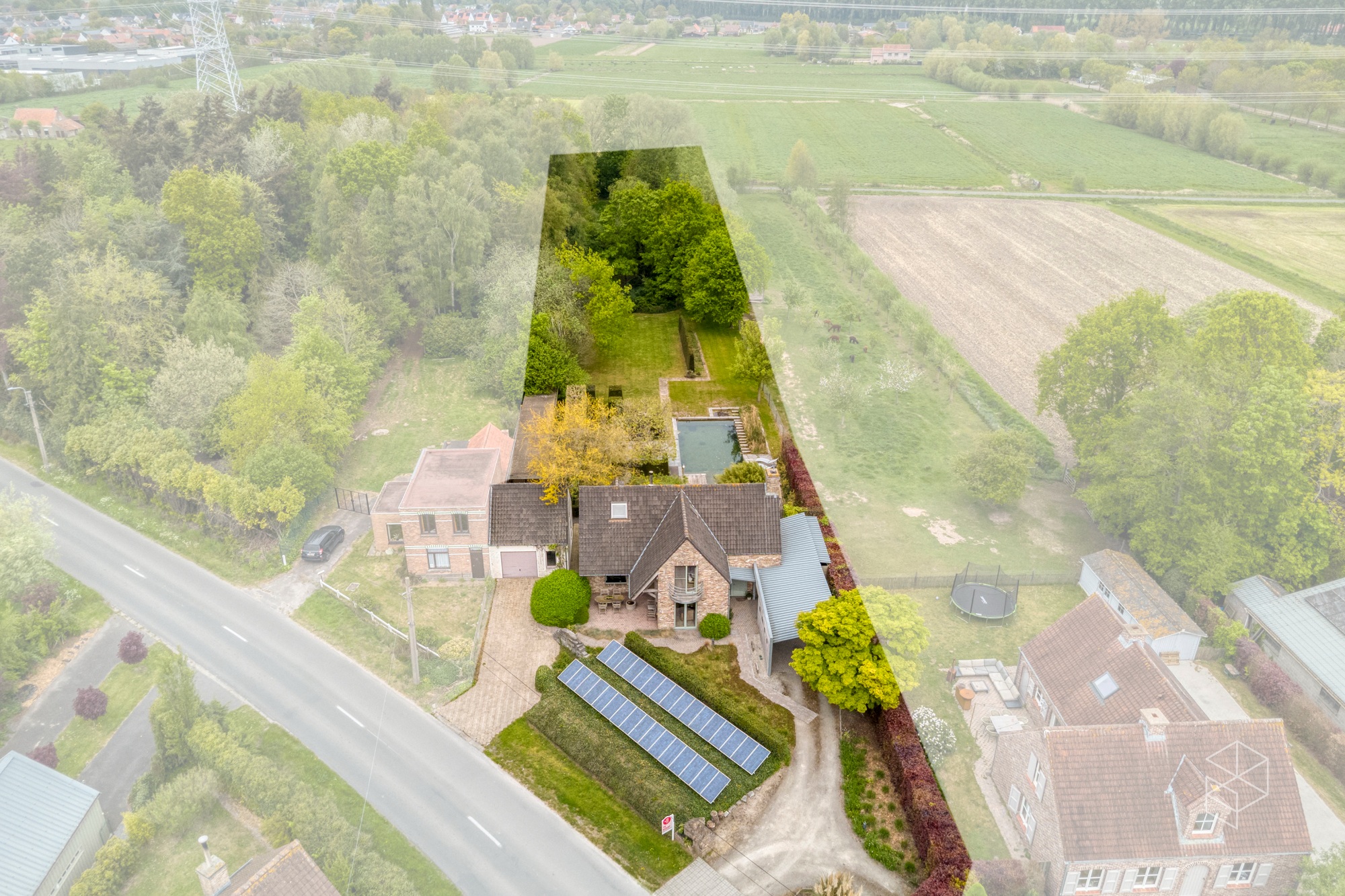 Karaktervolle villa met polyvalent bijgebouw, zwemvijver & aangelegde tuin met uitweg op 4.012m² - foto 5