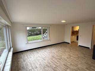 Verzorgd appartement in de Dumontwijk in De Panne.Toegang langs de zijkant van het gebouw met trappen naar het open terras.Ruime living,...