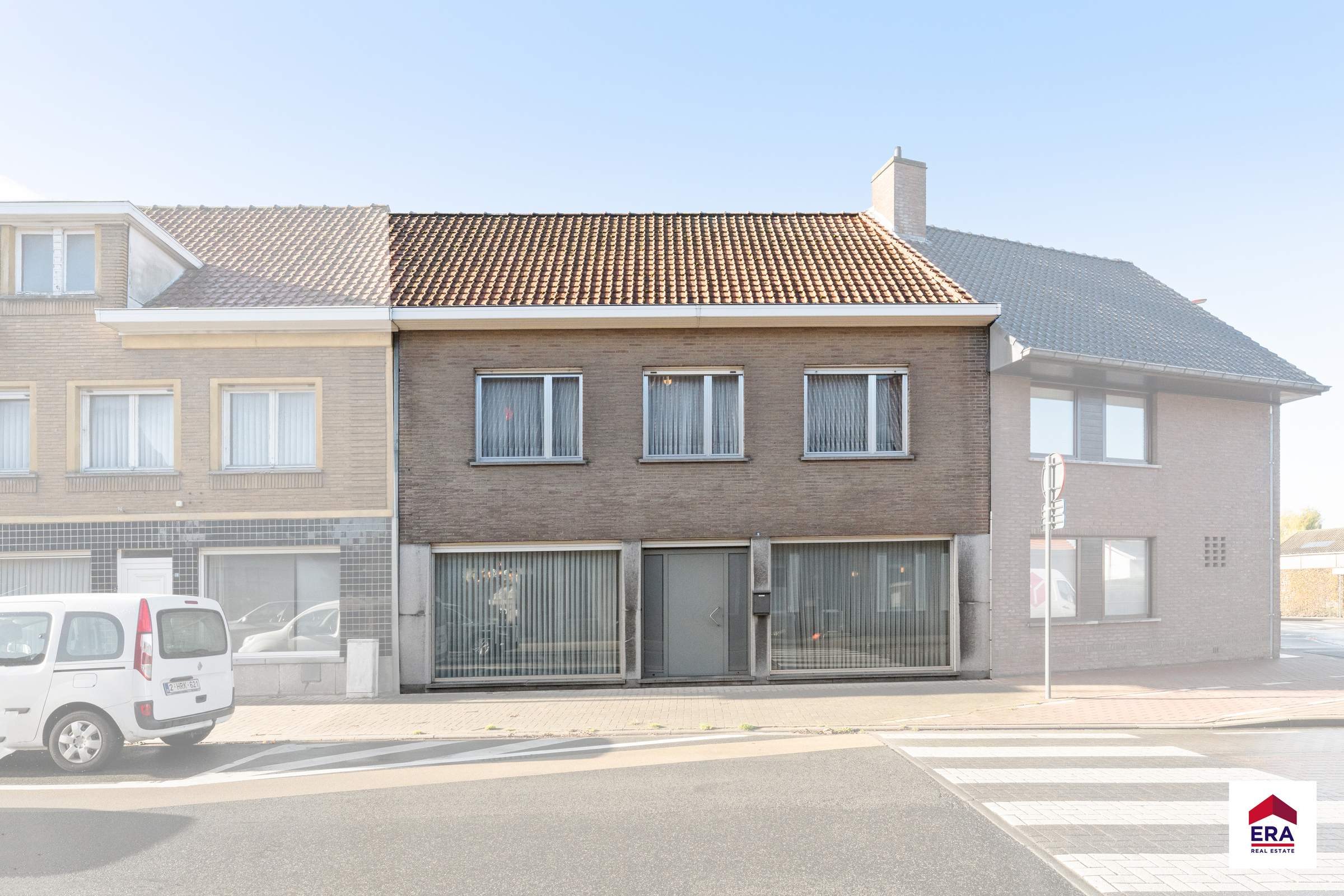 Verzorgde en bijzonder ruime gezinswoning met 4 slaapkamers! - foto 3