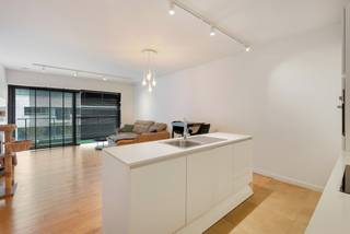 This modern and energy-efficient apartment, with a living area of approximately 75 m², is located in a prime location along the Prins...