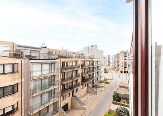 Renovated, brand-new 1-bedroom apartment with the option to purchase a garage in Koksijde-Bad.<br /><br />This move-in-ready property, featuring high-quality materials, is located on the 4th floor of the small-scale “Lucaya” residence. The building enjoys an excellent location, with the sea and the magnificent Schipgat Dunes just around the corner. The bustling town center, with its countless shops and restaurants, is within walking distance. Additionally, the living area enjoys a sunny orientation, making it a very pleasant place to spend time.<br /><br />The apartment is laid out as follows: Entryway | separate toilet | sunny living area | fully equipped open kitchen | full-sized bedroom with double bunk beds and built-in closets | bathroom with walk-in shower and vanity sink.<br /><br />All windows in the building have been replaced with high-efficiency glass and PVC window frames.<br /><br />There is the option to purchase a locked garage unit (50,000.00 euros) on the ground floor of the residence.<br /><br />Are you looking for a RENOVATED second home or an investment opportunity to rent out? Don’t hesitate—come by for a visit soon!