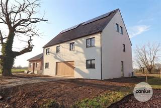 VIE RURALE ET LUXUEUSE À SINT-TRUIDEN À quelques minutes du centre-ville de Saint-Trond, Gilen residential projects construit ces charmantes maisons...