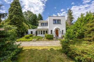 Karaktervol landhuis op ruim perceel van 3.455 m² in het groene hart van ZoerselWelkom in dit charmante landhuis, idyllisch gelegen in een...