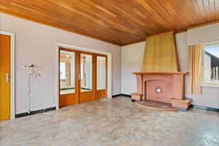 Ruime te renoveren woning op perceel van 12 are met zicht op de terril. Belangrijkste troeven:- Centrale toch rustige ligging- Be-mine op...