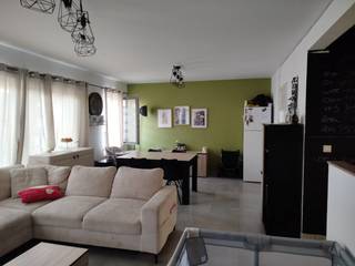 Het appartement bevindt zich op de 1ste verdieping van een kleinschalige residentie. Zowel lift als trap aanwezig.<br /><br />Indeling: ingerichte open keuken, ruime living, twee slaapkamers, badkamer met ligbad, berging en garage. <br /><br />Veel faciliteiten op wandelafstand (winkels, school, apotheker, slager, bakker ...)<br /><br />Appartement is vrij vanaf 1 september 2026. <br /><br />Wenst u de woning te bezichtigen? Wacht dan zeker en reserveer dan uw tijdslot op het binnenkort beschikbare bezoekmoment via onze website (immovercruysse.be > te huur > ga naar dit pand > klik op de knop "plan uw bezoek" > reserveer het gewenste tijdslot). <br />Let op, telefonisch en/of per mail worden GEEN bezoeken ingepland. Graag ook pas kandidaat stellen na het bezichtigen.