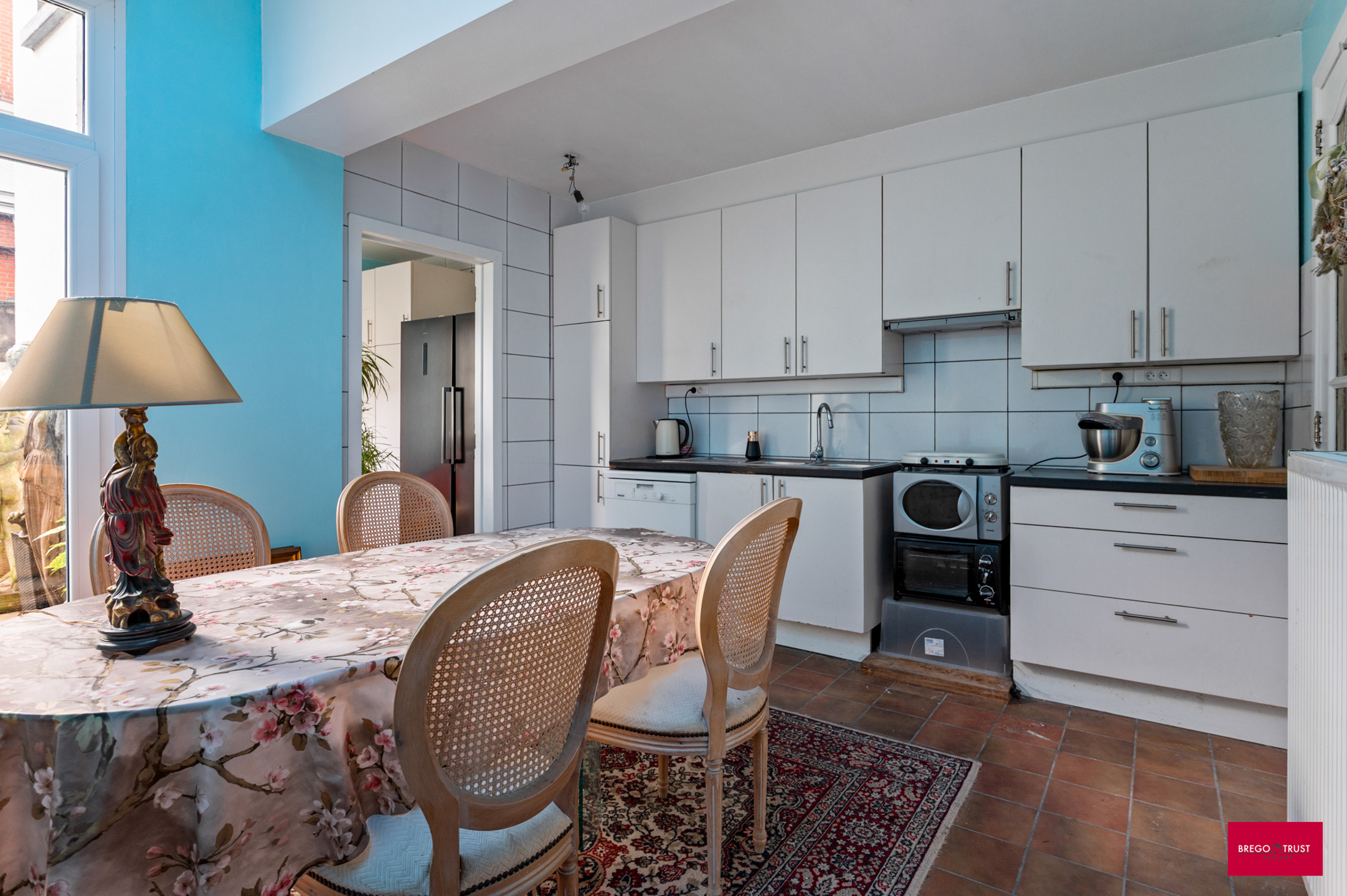 Zéér ruim herenhuis met 6 slaapkamers en koer - foto 4