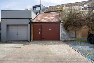 Deze renovatiewoning kent een unieke ligging in het centrum van Dendermonde.Woning biedt heel wat potentieel en heeft een stevige structuur.Huidige...