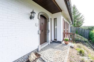 Deze charmante op te frissen woning met bouwjaar 1970, combineert ruimte, comfort en een uitzonderlijke ligging in een rustige, groene...