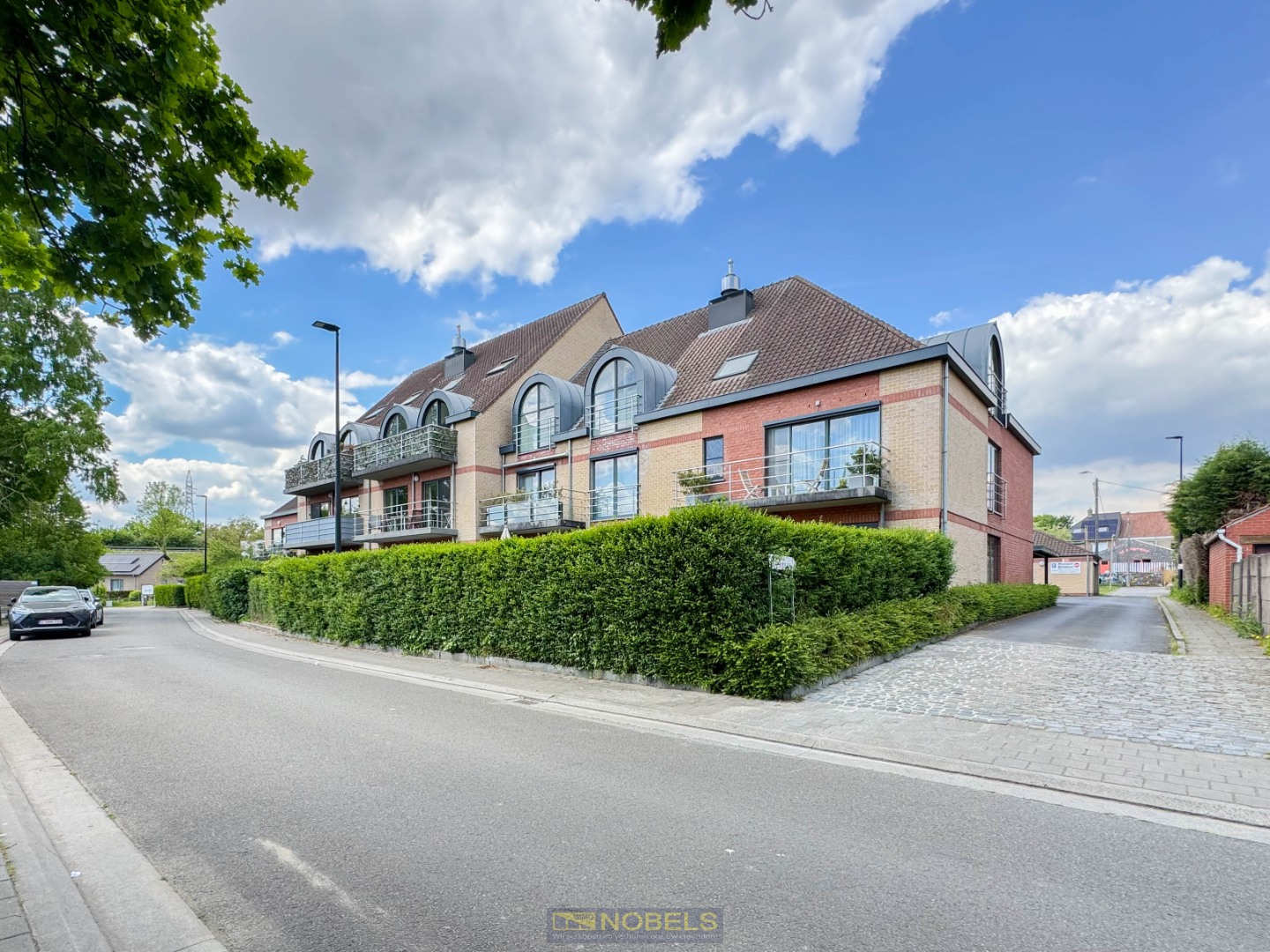 Te koop, instapklaar 2-slaapkamerappartement met tuin, terras en garage te Bevere (Oudenaarde). - photo 1