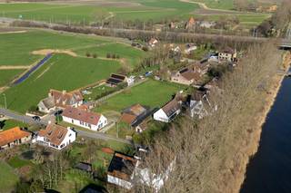 In het charmante Hoeke, vlakbij de idyllische Damse Vaart, bevindt zich deze authentieke hoeve op een royaal perceel van 2.587 m².De eigendom geniet...