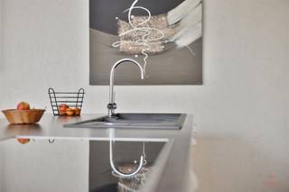 <p>Deze recente bungalow (2019) combineert hedendaags wooncomfort met rust en ruimte. <br />De woning werd degelijk gebouwd en uitgerust met moderne, energiezuinige technieken, wat resulteert in een lage energiekost en een toekomstgerichte investering.<br />Gelegen in een stille, groene omgeving geniet u hier dagelijks van een open verzicht en een aangename privacy.</p><p><strong>INDELING</strong>: inkom met gastentoilet, bureauruimte, open leefruimte en keuken met aansluitend terras, 3 slaapkamers, badkamer (inloopdouche, ligbad, dubbele wastafel), nachttoilet, wasplaats, berging, inpandige garage.<br /><strong>EXTRA</strong>: Multifunctioneel bijgebouw of tweede garage met aansluitingen voor water en elektriciteit</p><p><strong>TROEVEN:</strong><br />- Energiezuinig (Label A - E18), <br />- Prachtige ligging en ruime tuin<br />- Ruime woning met 3 of 4 slaapkamers <br />- Multifunctioneel bijgebouw<br />- Instapklaar en toekomstgericht</p><p>Heb je bijkomende vragen en/of plan je graag een bezoek? <br />Contacteer <strong>Simon via 0499 99 49 17</strong> of <strong>simon@heritagevastgoed.be </strong><br /><br /><strong>Technische info</strong>: <br />• EPC: 38 kWh/m² jaar | label A <br />• Stedenbouw: Vg | Ag | Gmo | Gvkr | Gvv<br />• Watertoets: perceelscore A - gebouwscore A <br />• De bovenvermelde bewoonbare oppervlakte betreft de bruto oppervlakte zoals vermeld in het EPC-attest<br /> </p>