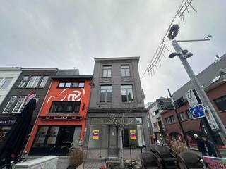 Op zoek naar een plek waar jouw zaak meteen opvalt?Deze handelsruimte/kantoor ligt op een super zichtbare hoek van de Korte Zoutstraat en de...