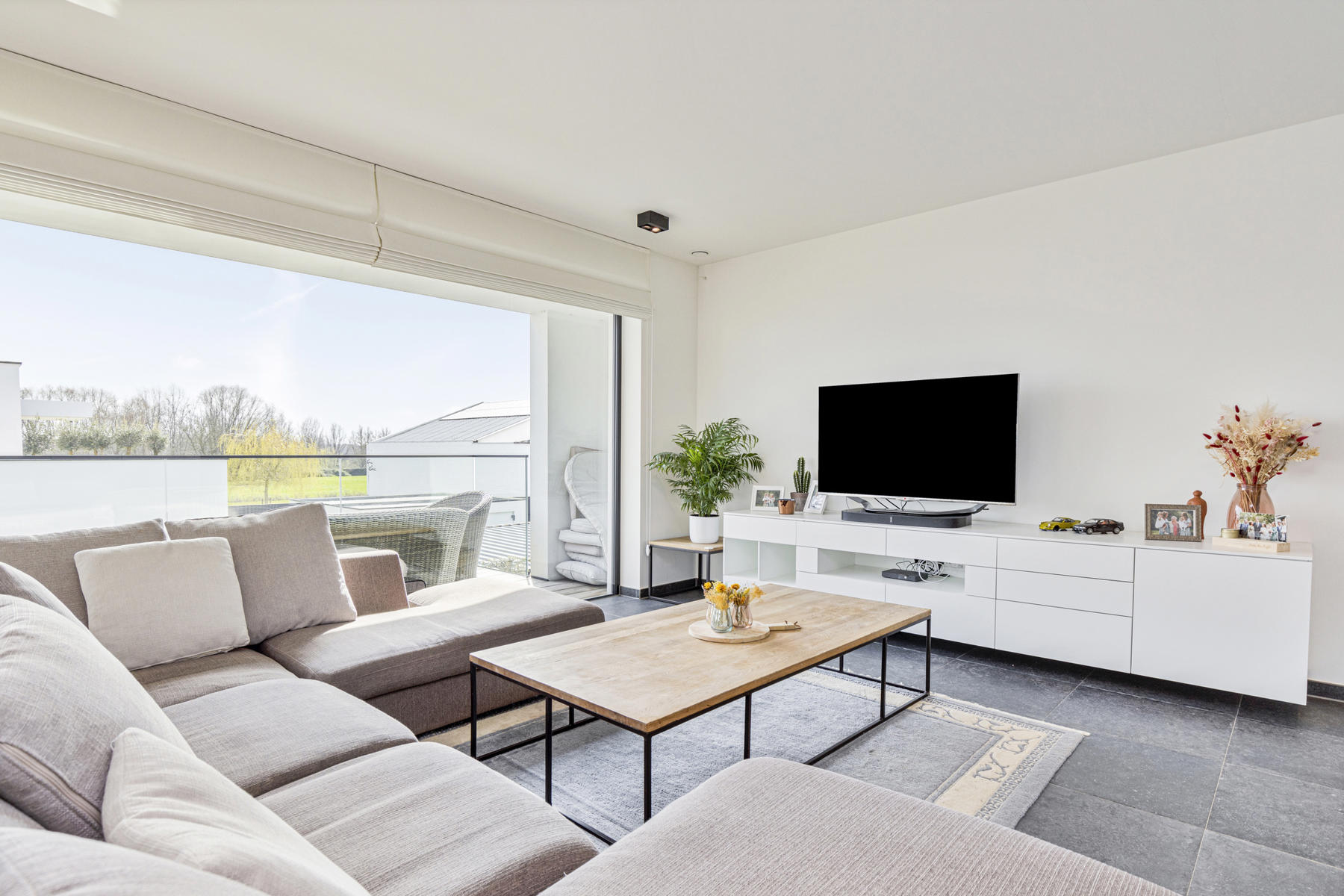 Modern recent appartement met 3 slaapkamers en groot terras  - foto 4