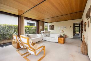 In Vosselaar treffen we deze te renoveren, karaktervolle laagbouwwoning aan, rustig gelegen midden in het groen en toch vlak bij winkels, school...