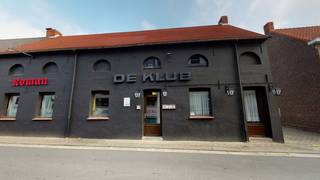 Nabij het centrum van Zingem treffen we deze ruime handelszaak/woonst aan!Het pand geniet van een goede bereikbaarheid én ook van parkeergelegenheid...