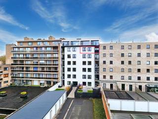 Recent gerenoveerd en instapklaar appartement te koop in residentie 'Meidoorn' in Ieper. De mooie zichten vanaf het 5de verdiep en de ligging...