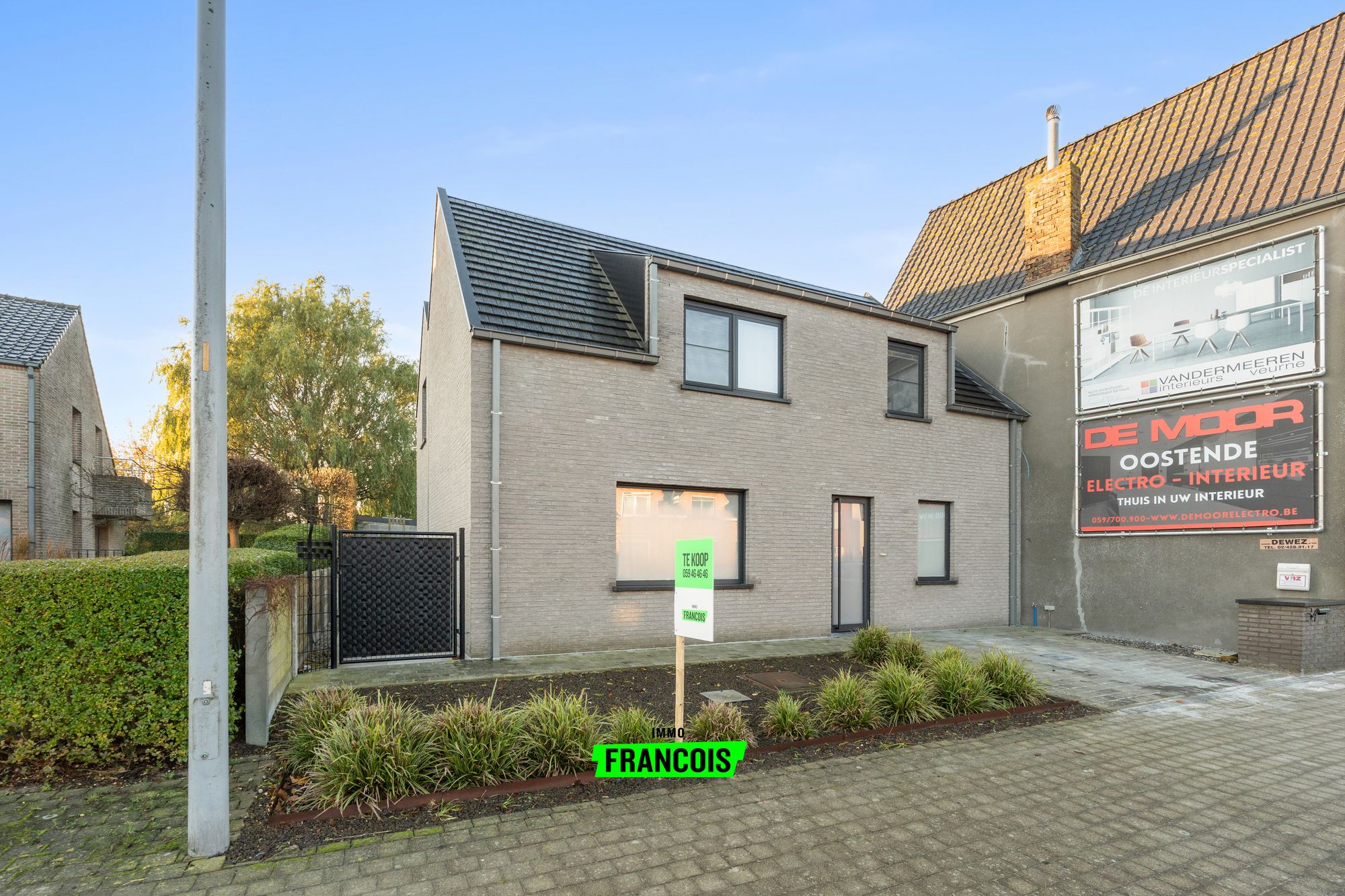 Moderne vernieuwbouwwoning in Gistel met zuidgerichte tuin en energiezuinig comfort. - foto 1