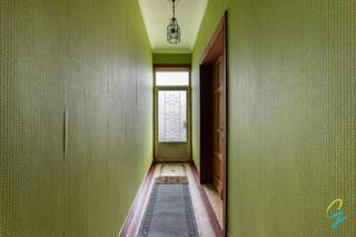 Te koop in Ronse.In de Ninovestraat 137 te Ronse vinden we deze verrassend ruime woning met tal van mogelijkheden.Op het gelijkvloers kom je binnen...
