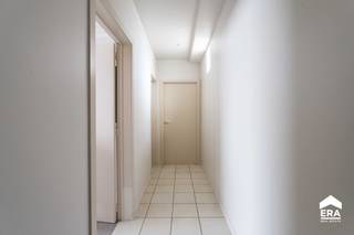 Over het appartement:Dit ruime en instapklare duplexappartement biedt een bewoonbare oppervlakte van 209 m², verdeeld over twee verdiepingen. Dankzij...