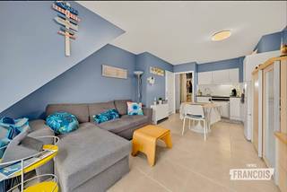 Deze instapklare studio is gelegen in de residentie "Green Garden", op wandelafstand van het centrum van het pittoreske De Haan. Residentie "Green Garden" is een gesloten domein met binnenpleinen, vijvers, wandelpaden en een gemeenschappelijk zwembad.<br /><br />Het betreft een studio met slaaphoek, woonkamer met open keuken voorzien van alle nodige toestellen en een badkamer met toilet. De grote ramen zorgen voor veel natuurlijk licht en bieden een prachtig uitzicht op de groene omgeving. <br /><br />Bovendien bestaat er de mogelijkheid tot het aankopen van een garagebox. Prijs: 35.000.00 EUR.<br /><br />Interesse? Aarzel niet om ons te contacteren en plan snel uw bezoek in!<br /><br />
