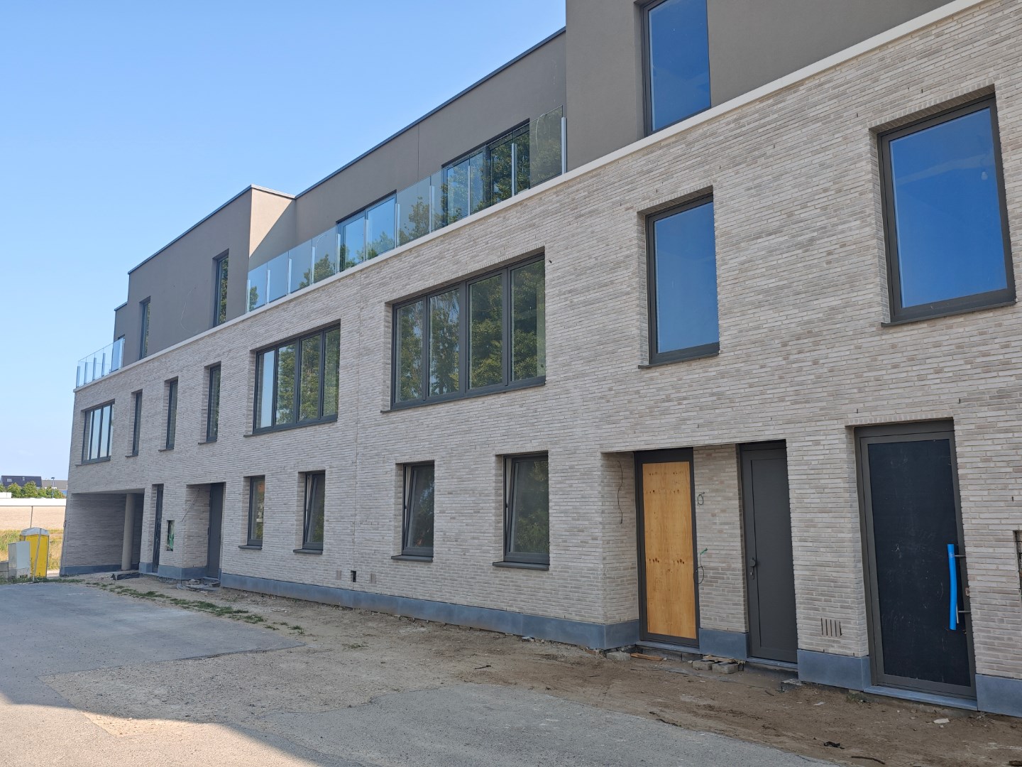 Spacious and energy-efficient new build residence with 3 bedrooms and south-facing garden. - photo 4